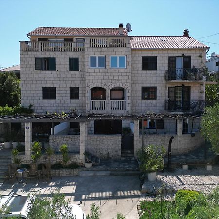 Apartments Ivana Sutivan Bagian luar foto
